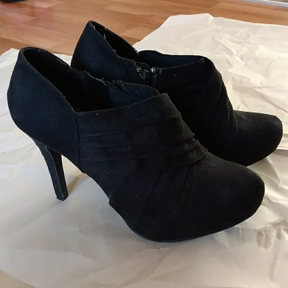 Mossimo Black Booties Size 7.5